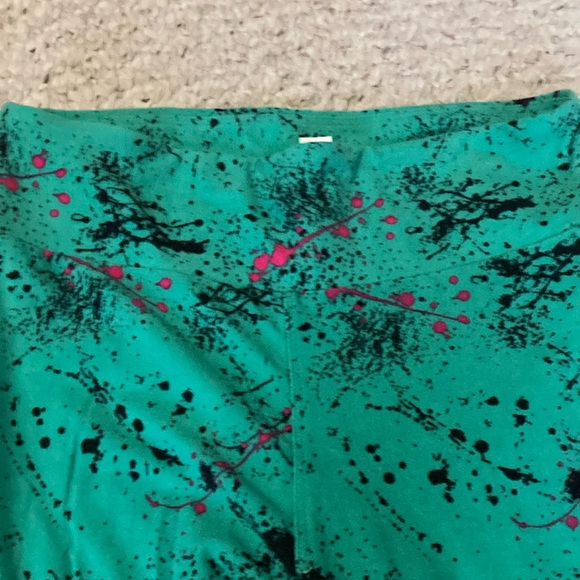 LuLaRoe Green and Black Splatter Leggings - Picture 2 of 5